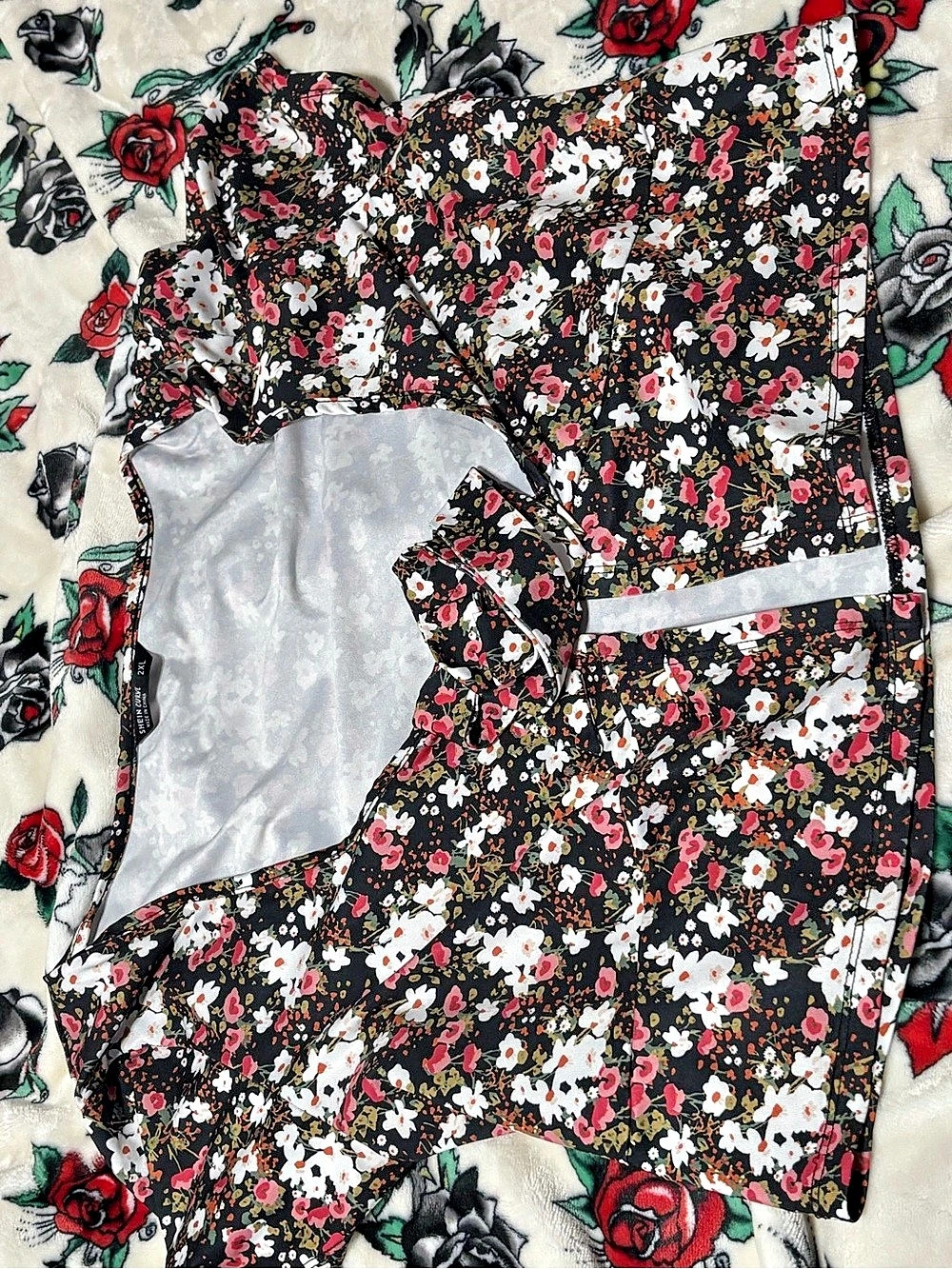 SHEIN CURVE Floral Mini Dress Black & Red 2XL